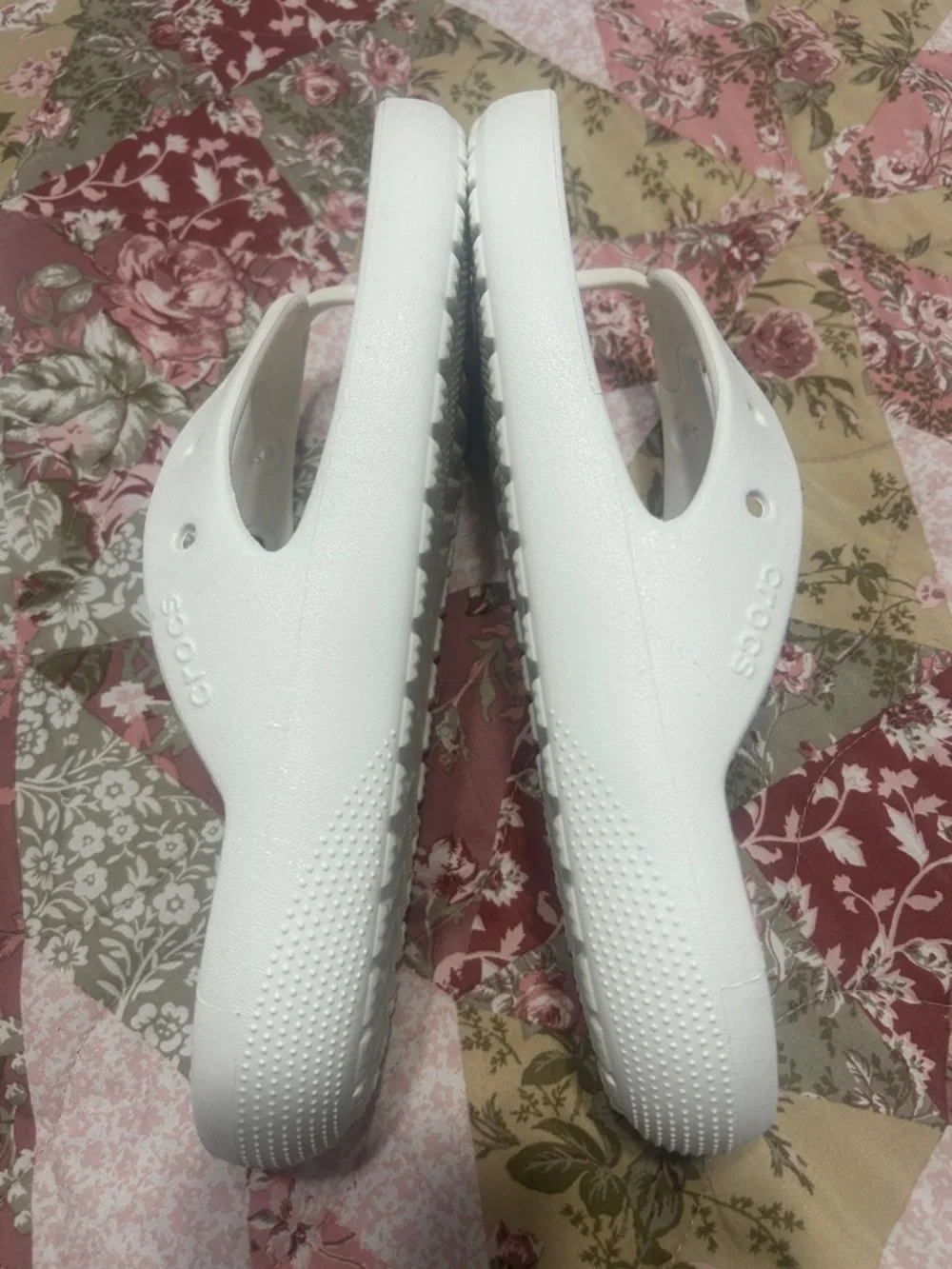 CROCS white Sandals  Unisex  M 9 W11 Comfort Slip On Lightweight Good Condition.